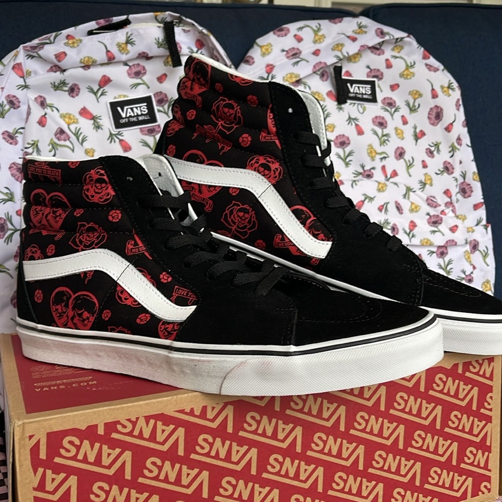 Vans Men’s Sk8-Hi Love You To Death Black/T
VN0007NSBMX
Sneakers - Picture 7 of 16